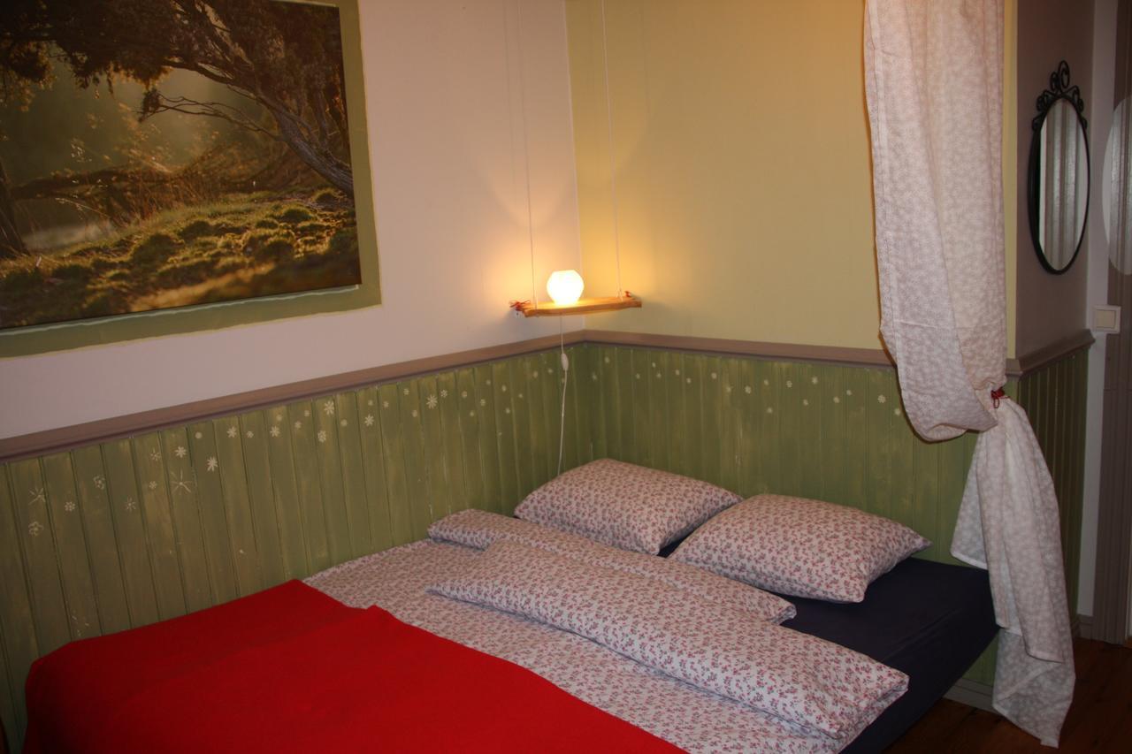 Julia'S Guesthouse B&B Hnaus Dış mekan fotoğraf