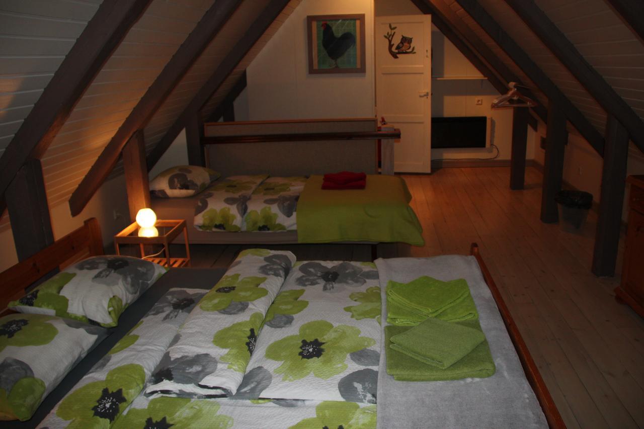 Julia'S Guesthouse B&B Hnaus Dış mekan fotoğraf