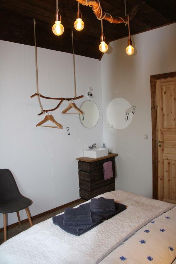 Julia'S Guesthouse B&B Hnaus Dış mekan fotoğraf